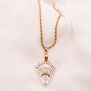 Collier Isis