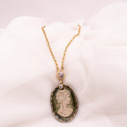 Sautoir Camée Angèle Emerald Edition Numérotée | Collier Femme en Porcelaine Fait Main