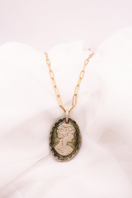 Sautoir Camée Angèle Emerald Edition Numérotée | Collier Femme en Porcelaine Fait Main