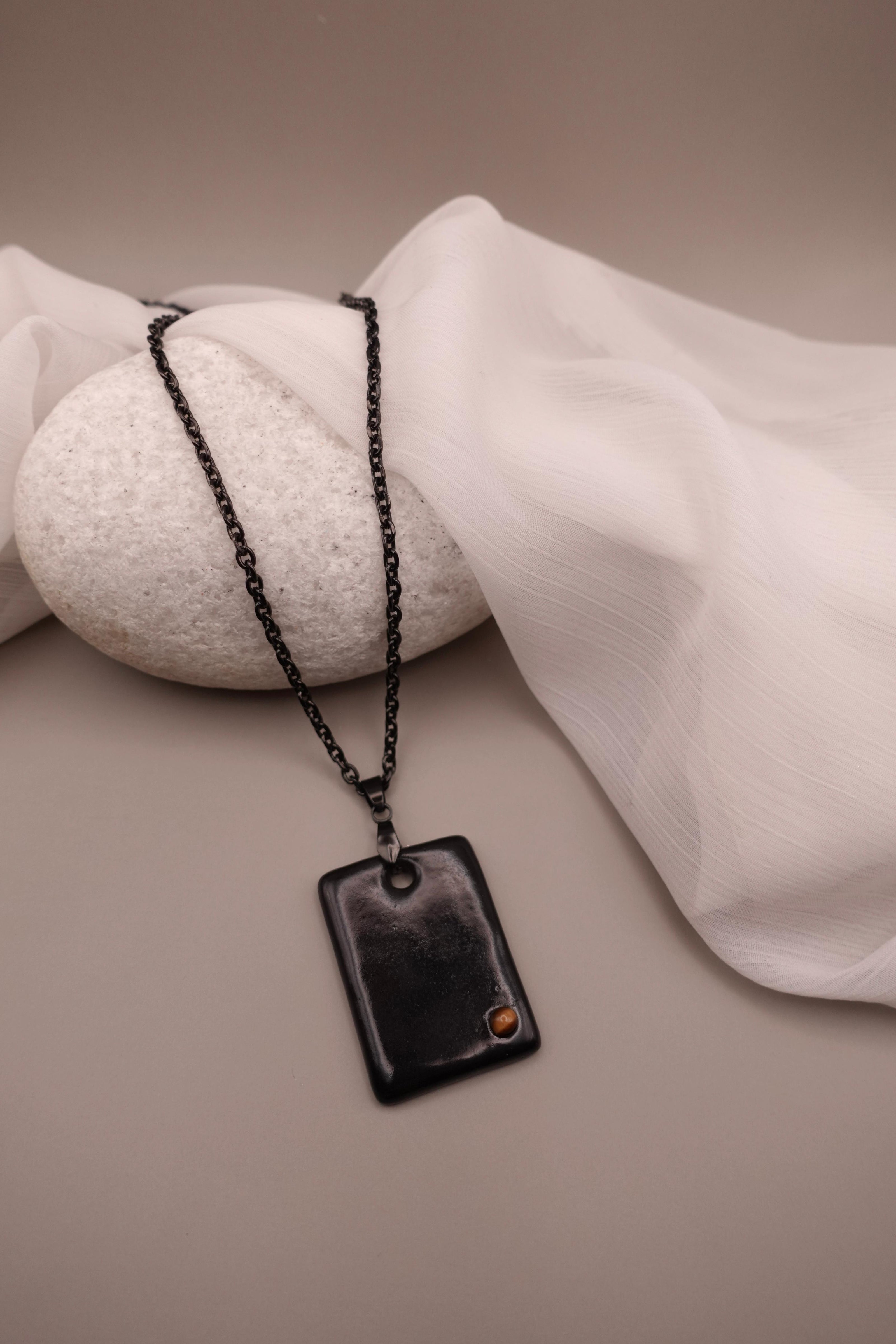 Collier Atlas