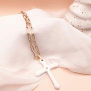 Sautoir croix blanche