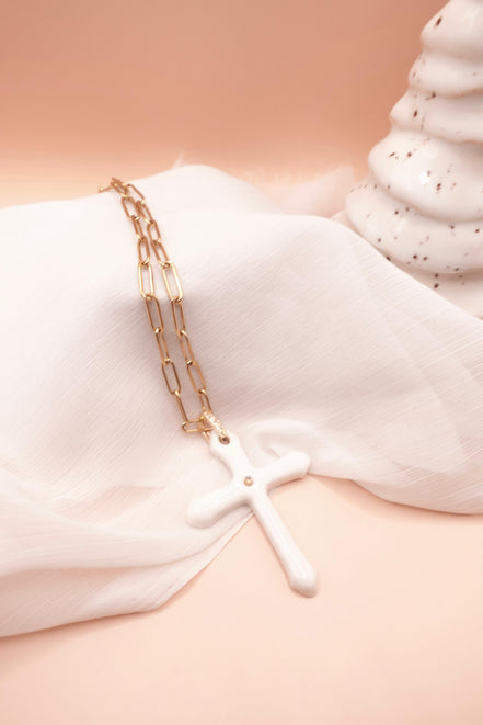 Sautoir croix blanche