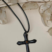 Collier croix noir homme