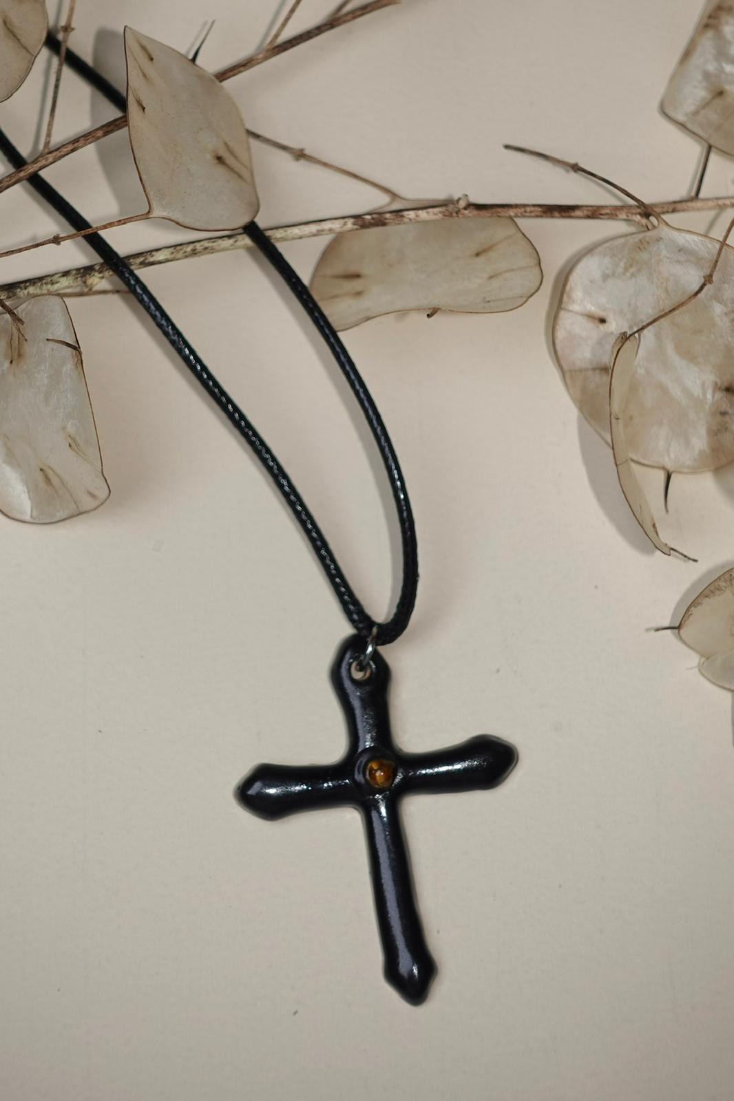 Collier croix noir homme