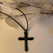 Collier croix noir homme
