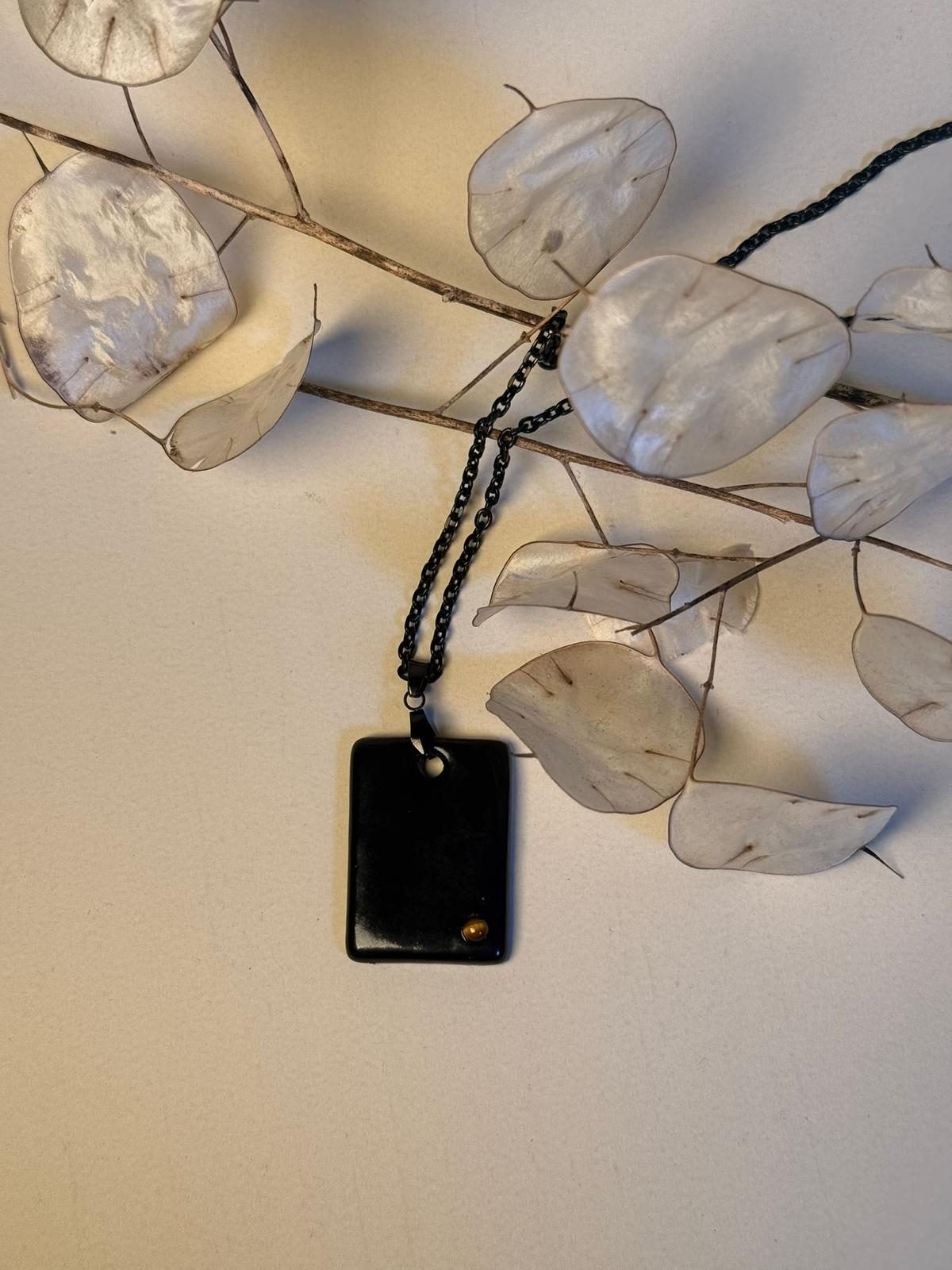 Collier Atlas