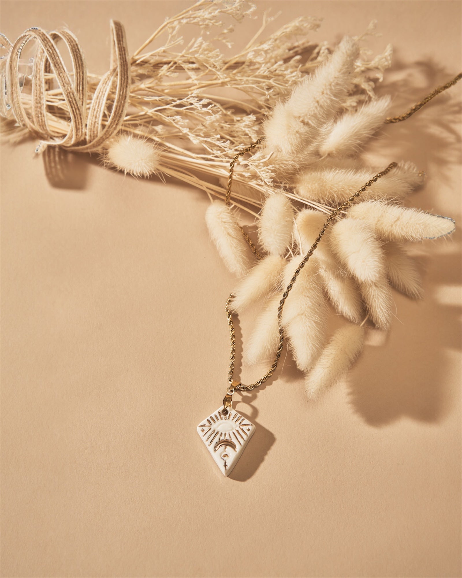 Collier Isis